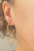 Brinco argola aberta com olho de hórus pendente banhado a ouro 18k - comprar online