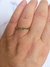 Anel meia aliança verde esmeralda banhado a ouro 18k - comprar online