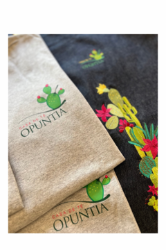 Remera de algodon con estampa perdonalizada - ByMarianaDumas