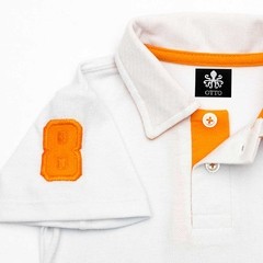 Polo Infantil Bordada Modelo Escudo Manga Curta Piquet Branco Com Detalhes Em Laranja | Otto - comprar online