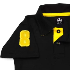 Polo Infantil Bordada Escudo Manga Curta Piquet Preto Com Detalhes Em Amarelo | Otto - comprar online
