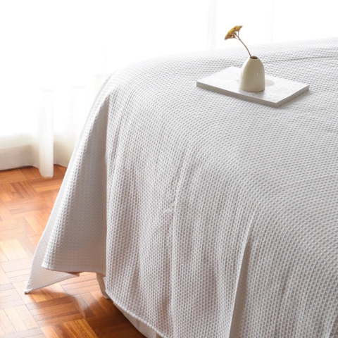 CUBRECAMA DE VERANO EN PIQUE NIDO DE ABEJA