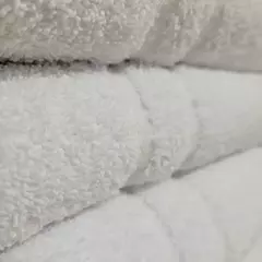 JUEGO DE TOALLA y TOALLÓN BLANCO 450gr BLANCO LISO - comprar online