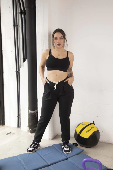 JOGGINETA RUSTICA NEGRA