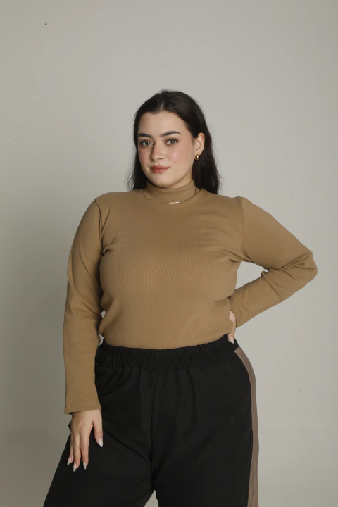 MEDIA POLERA MORLEY MANGA LARGA CAMEL