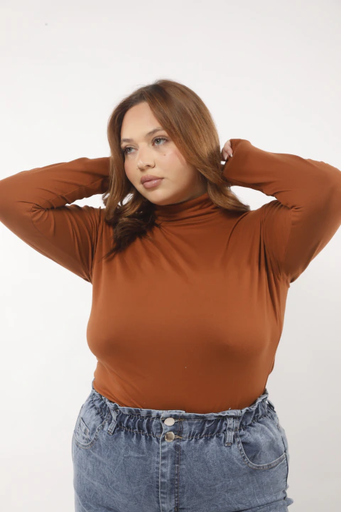 POLERA BASICA MARRON