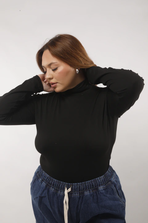 POLERA BASICA NEGRA