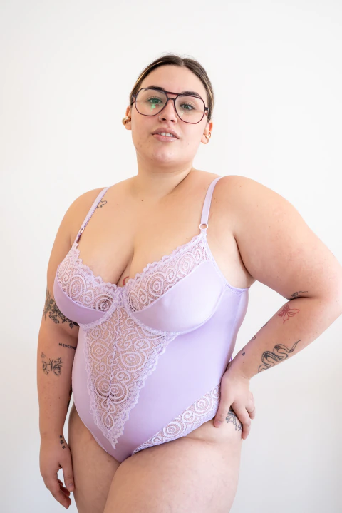 BODY LENCERO CON ENCAJE LILA