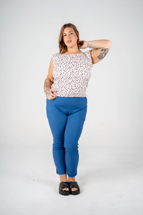 PANTALON CON CINTURA ALTA Y BOTAMANGA CELESTE - comprar online