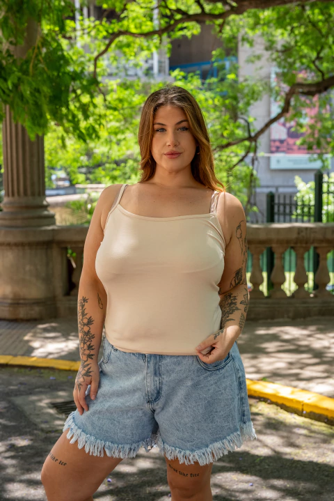 REMERA CLASSIC CON BRETELES BEIGE - comprar online