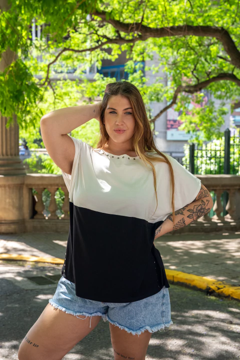 REMERA COMBINADA CON TACHAS BLANCA - comprar online