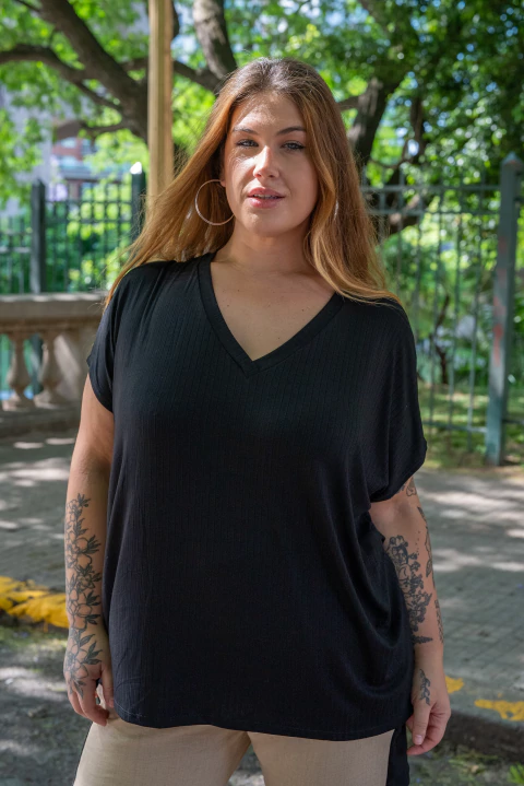 REMERA MORLEY CUELLO V NEGRA - comprar online