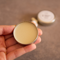 Bálsamo labial con manteca de cacao y karité.