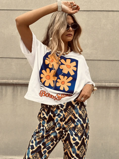 REMERA FLOWER