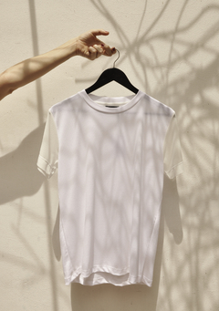 remera reflejo blanca - comprar online