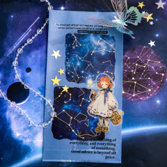 Pack de 10 stickers con diseño de cielo estrellado y constelaciones, incluye dibujo de niña con vestido y cesta, acompañado de estrellas decorativas y mariposa azul