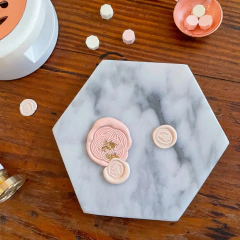 Base hexagonal de mármol para sellos de lacre