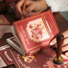 Set de journaling "Rose Whisper" con cuaderno A6 y sellos de tinta decorativos con diseño de rosas rojas