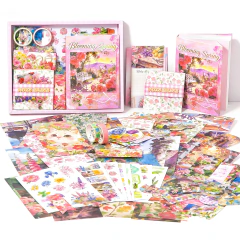 Set de journaling floral Blooming Spring de Simno con cuaderno A6, stickers de gatitos y flores en acuarela, washi tapes y papeles decorativos para scrapbooking, en tonos rosados, presentados en su caja y expuestos sobre la mesa.