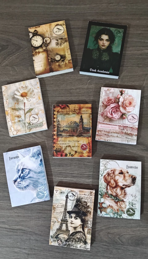 Mini talonarios de papel con diseños vintage variados, incluyendo relojes antiguos, retratos, flores, paisajes, etc.