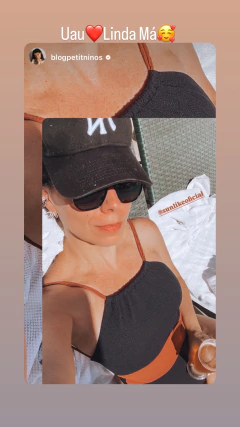 Imagem do maiô Preto recortes frente única