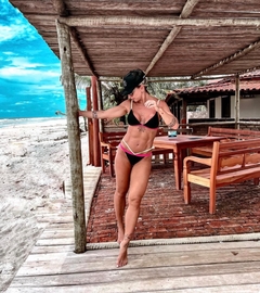 Lara- Preto e Neon - Tirinhas na internet