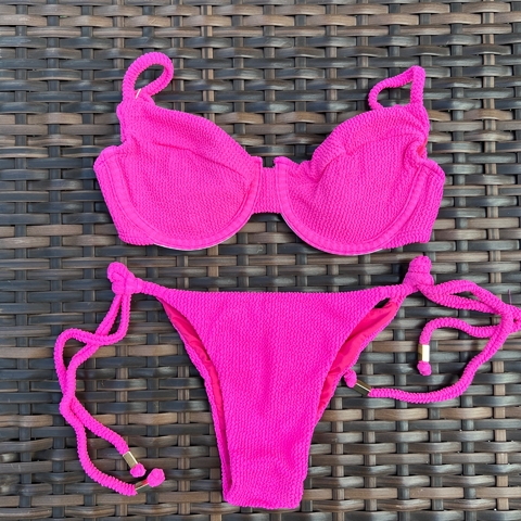 Pink - Calcinha Laço Fino e top estruturado meia taça