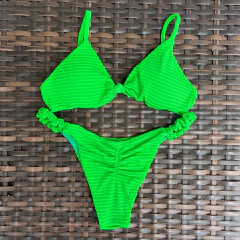 Verde Amazônia Crochê- Top Nó e Calcinha Inteira Frufru-tamanhos diferentes - comprar online