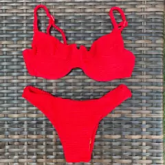 Vermelho - Asa delta e top estruturado meia taça