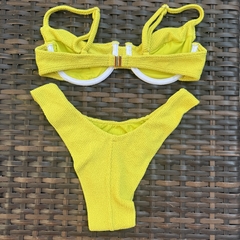 Conjunto canelado amarelo na internet