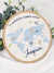 Enfeite maternidade bastidor bordado - Mapa Mundi com frase - loja online