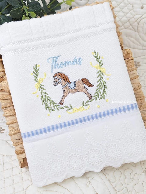 Toalha de boca personalizada para bebê - Toalha de boca bordada - comprar online