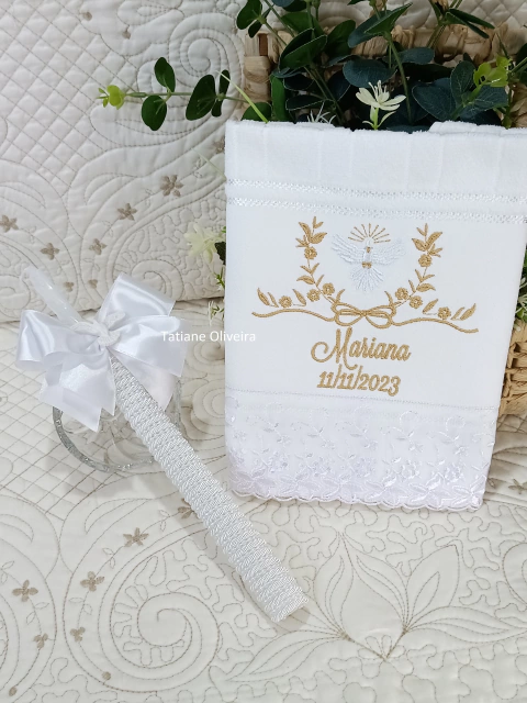 Toalha De Batizado Bordada E Vela Decorada Batizado
