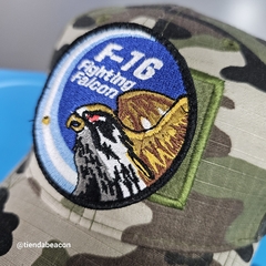 Gorra con abrojo +parche f16 en internet
