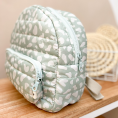 MOCHILA INFANTIL PUFFER MANCHITAS PRINT VERDE