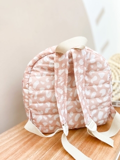 MOCHILA INFANTIL PUFFER MANCHITAS PRINT ROSA - comprar online