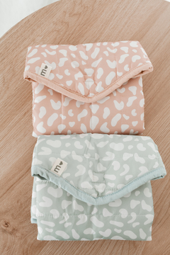 Cambiador Puffer Manchitas Print en internet