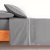 Juego de Sabanas Con Vivo 600 H - Gris Claro C/ Blanco - comprar online