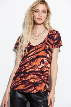 Remera Pluma Llamas St. Marie - comprar online
