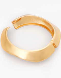 Brazalete Tipo Curva Dorado. en internet