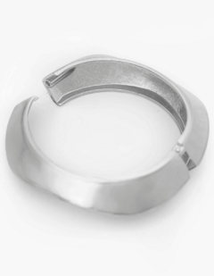Brazalete Tipo Curva Plateado en internet