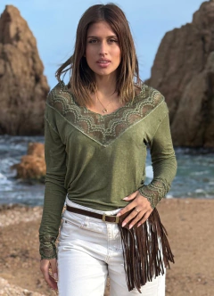 Remera Escote V Encaje Verde Desgastado - MADE IN ITALY