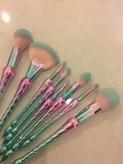 Pincéis de maquiagem Unicorn Different na internet