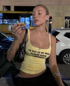 Blusa out my mind on internet