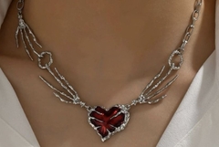 Colar skull heart on internet