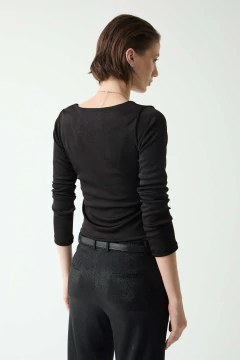 remera alba black en internet