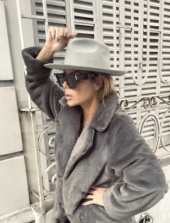 TAPADO THELMA PIEL GRIS LISO - comprar online
