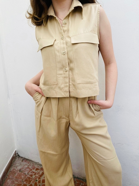 blusa com bolsos e botões em viscose lara