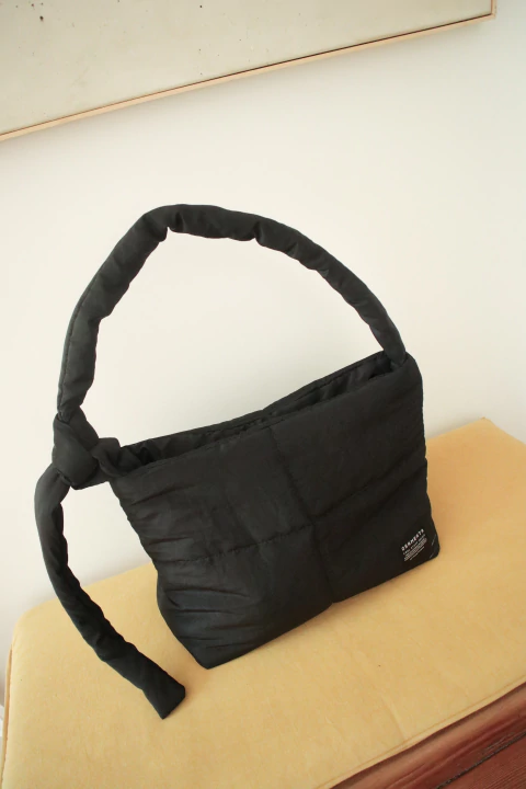 Bolso Puffer Negro - comprar online