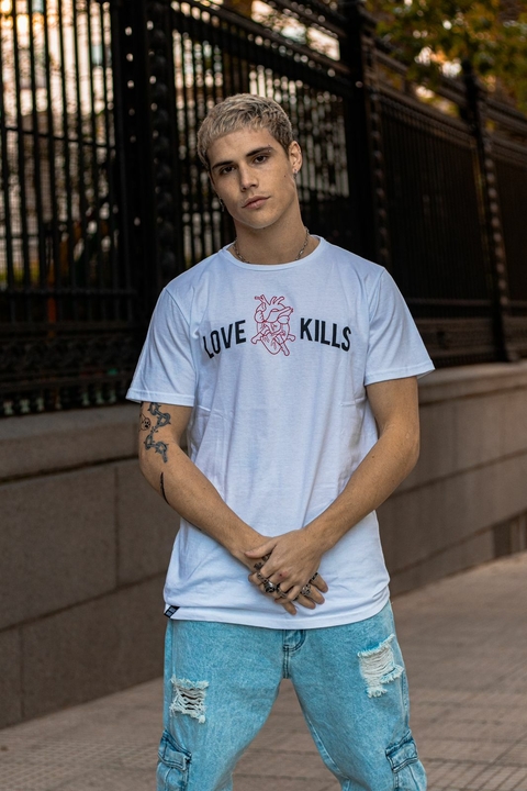 Remera Love Kills